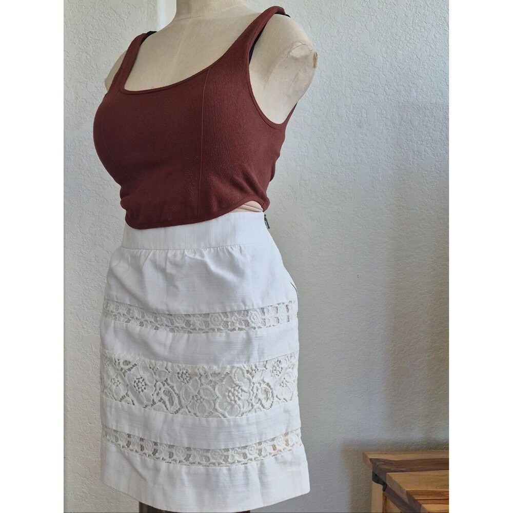 Loft, Embroidery floral Design, 80% Cotton Skirt Sz 2